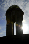 Azerbaijan - Baku: Martyrs' monument - silhouette - sun - Shahidlar Hiyabany - photo by M.Torres