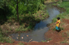 Brazil / Brasil - Dourados: Jaguapiru indian village / aldeia Jaguapiru - Terra Indgena - boy fishing - indios Guarani (photo by Marta Alves)