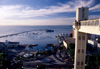 Brazil / Brasil - Salvador (Bahia): view from the Upper Town - Todos os Santos Bay - Elevador Lacerda, Praa Cayru and So Marcelo fort - vista da cidade alta - elevador, Comrcio e Forte de Nossa Senhora do Ppulo / So Marcelo / Forte do Mar - photo by L.Moraes