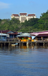 Bandar Seri Begawan, Brunei Darussalam: palafittes of Kampung Ayer water village and the Ministry of Foreign Affairs and Trade building - photo by M.Torres