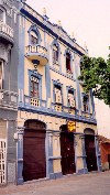 Carnay Islands / Canarias - Tenerife - Santa Cruz de Tenerife: deep colours on Calle de Domigos Alfonso - Tasca - photo by M.Torres