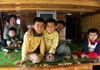 China - Hainan Island: boat family (photo by G.Friedman)