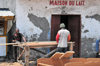 Goma, Nord-Kivu, Democratic Republic of the Congo: carpenter workshop on the street - workers making a bed - entrance to Maison du Lait - photo by M.Torres