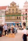 Czech Republic - Pilsen / Plzen (Western Bohemia - Zapadocesk - Plzenck kraj): pendular bowling on the square of the Republic (photo by M.Torres)