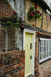 England (UK) - Alresford (Hampshire): English cottage - detail - photo by T.Marshall