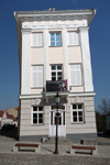 Estonia - Tartu / TAY (Tartumaa province): Leaning House - Tartu Art Museum - Vallikraavi street (photo by A.Dnieprowsky)