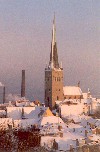 Estonia - Tallinn: Old Town and St. Olav's church / St. Olaf / Tallinna vanalinn ja Oleviste kirik - Gothic church named after the Norwegian king Olav II Haraldsson - Eesti Evangeeliumi Kristlaste ja Baptistide Liit - snow covered roofs  - old town - Unesco World Heritage - photo by M.Torres