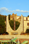 Axum - Mehakelegnaw Zone, Tigray Region: roundabout decoration and Old Palace - photo by M.Torres