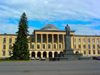 Georgia - Gori, Shida Kartli region: city administration building - Statue of Stalin in Joseph Stalin sq (photo by A.Slobodianik)