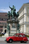 Germany - Bavaria - Germany - Bavaria - Munich / Munique: king Ludwig I of Bavaria and a  2 CV / Ludwig I Koenig von Bayern (photo by C.Blam)