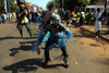 Bissau, Guinea Bissau / Guin Bissau: Avenida Amlcar Cabral, Carnival, man to dance / Avenida Amilcar Cabral, carnaval, homem a danar - photo by R.V.Lopes