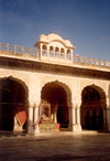 India - Rajasthan: shrine - photo by M.Torres