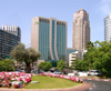 Israel - Ramat Gan: small garden - Diamond Exchange District - photo by Efi Keren