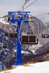 Kazakhstan - Chimbulak ski-resort, Almaty: chair lift and the Alatau Mountains - intermediate tower on the 2nd stage - photo by M.Torres