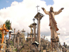 Lithuania / Litva - Siauliai: Hill of crosses - Kryiu Kalnas - walking to the summit - photo by J.Kaman