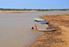 Tsimafana, Belo sur Tsiribihina district, Menabe Region, Toliara Province, Madagascar: view of the Tsiribihina river with boats on the beach - looking upstream - photo by M.Torres