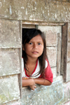 Rajang River, Sarawak, Borneo, Malaysia: Iban child on a window - Sebagai longhouse - Dayak people - photo by R.Eime