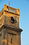 Mangochi, Malawi: Queen Victoria Memorial Tower - National Monument - top of the old red brick tower with a dilapidated clock face - photo by M.Torres