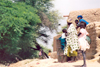 Mali - River Niger: kids from a village on the river bank - photo by N.Cabana