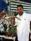 Morocco / Maroc - Mogador / Essaouira: meet the fishmonger and his friend (photo by J.Kaman)