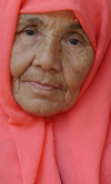 Morocco / Maroc - the bread lady - photo by J.Banks