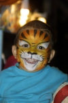 New Caledonia / Nouvelle Caldonie - Noumea: children enjoy face-painting during street markets (photo by R.Eime)