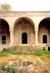 Nagorno Karabakh - Shusha: Gevharaga mosque - porch - photo by M.Torres