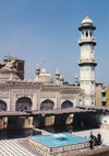 Peshawar (Punjab): courtyard of the Friday mosque (photo by Galen Frysinger)