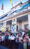 Moita do Ribatejo: multido no edifcio da Cmara Municipal da Moita - CMM