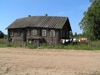 Russia - Valogda oblast: irregular roof - village scene - photo by J.Kaman