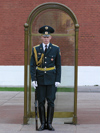 Russia - Moscow: Guard - Russian Army soldier - photo by J.Kaman