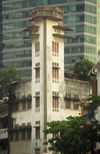 Singapore: elegant old building (photo by S.Lovegrove / Picture Tasmania)