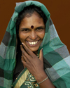 Nuwara Eliya, Central Province, Sri Lanka: tea Leaves picker portrait - photo by B.Cain