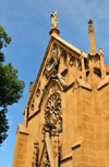 Santa F, New Mexico, USA: Loretto Chapel - designed by French architect Antoine Mouly in the Gothic Revival style, inspired in the Sainte-Chapelle in Paris - Old Santa F Trail - photo by M.Torres