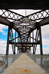 Little Rock, Arkansas, USA: Clinton Presidential Park Bridge, or Rock Island Bridge, is a pedestrian and cyclist bridge - a former railway bridge built in 1899 for the Choctaw and Memphis Railroad - photo by M.Torres