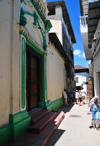 Stone Town, Zanzibar, Tanzania: grand door in a narrow alley - Mkunazini area - photo by M.Torres